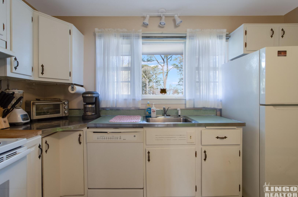 img_9872+(1) 38 ROLLING ROAD  Rental Property