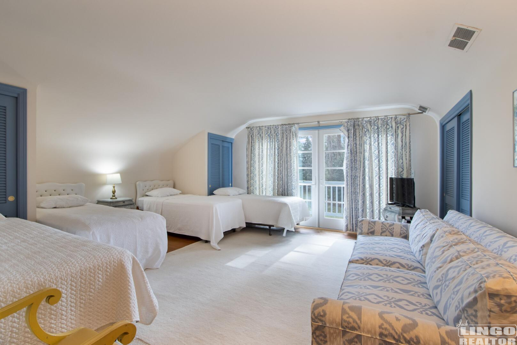 img_9890 38 ROLLING ROAD  Rental Property