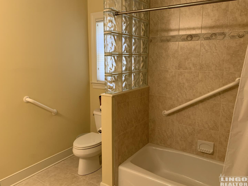 118E+Philadelphia+first+floor+ensuite+bath 118E PHILADELPHIA STREET  Rental Property