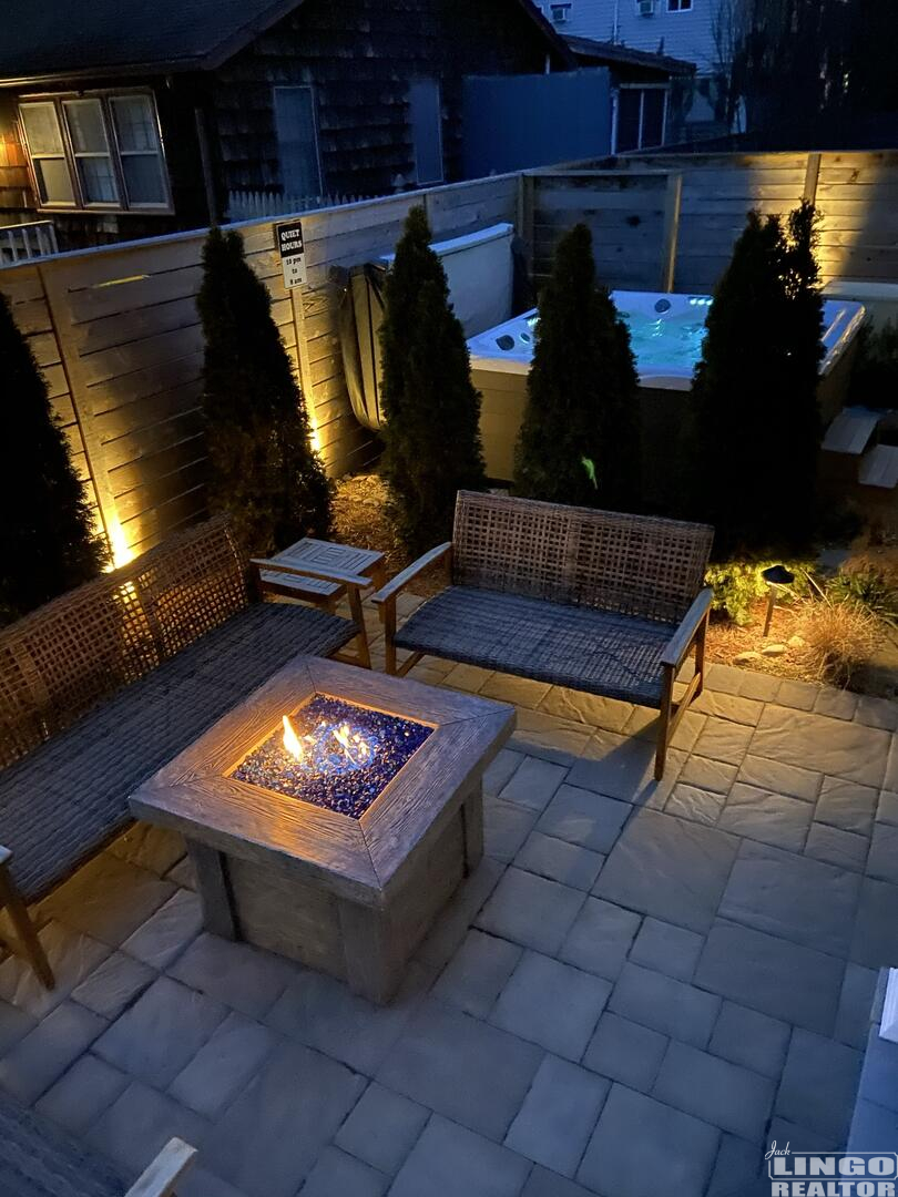 outdoor winter living space for rent on 20968 Ann Avenue Rental Property