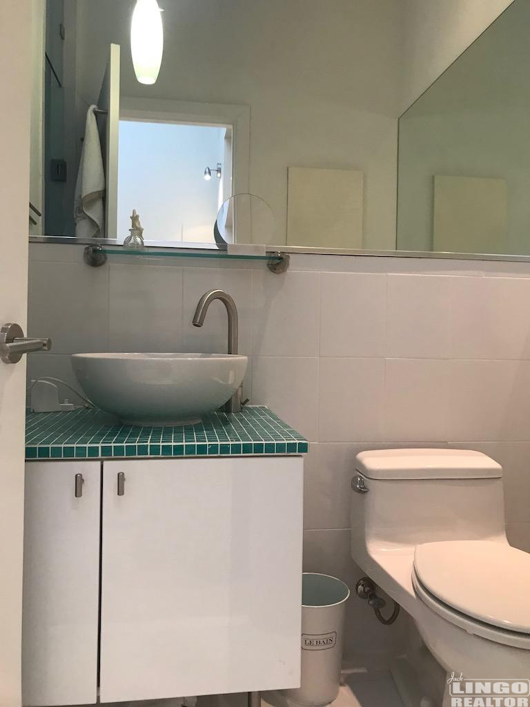 9svbath2 9 S. RODNEY   Rental Property