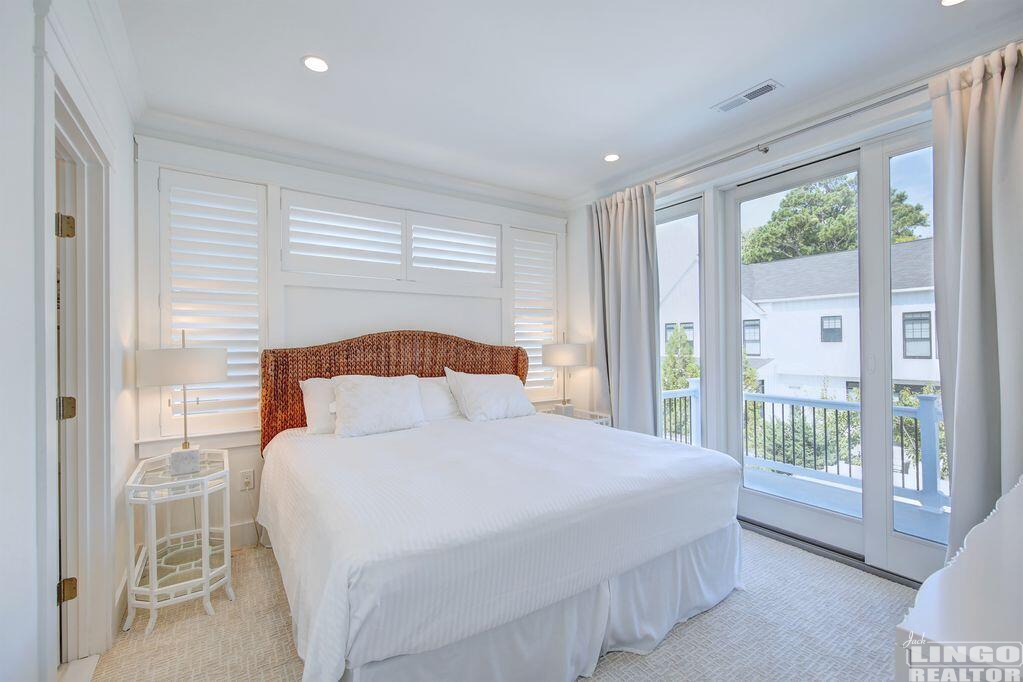 77+lake+seagrass+headboard+bedroom 77 LAKE AVENUE  Rental Property