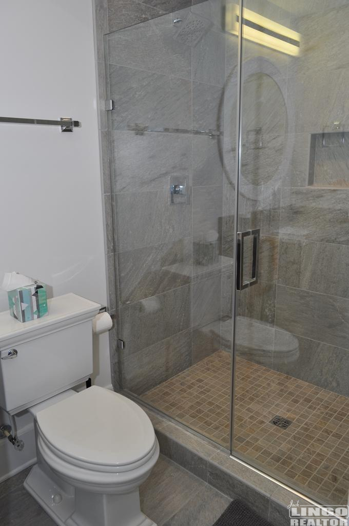 682ndflshower 68 SUSSEX STREET  Rental Property