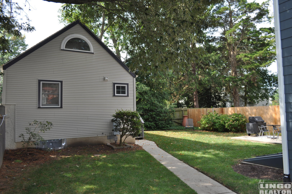 68backyard 68 SUSSEX STREET  Rental Property