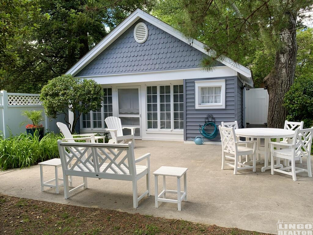16+Oak+-+Cottage+%26+Back+Patio+-+2 16 OAK AVENUE     Rental Property