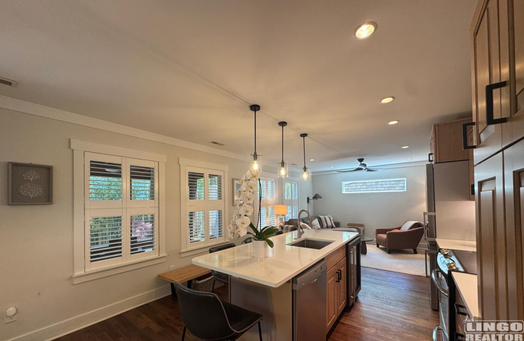 image5+(15) 164 HENLOPEN AVENUE #3  Rental Property