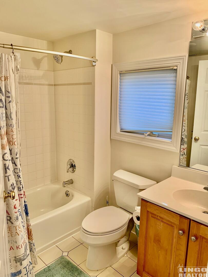 FirstFloorEnsuiteBathroom 18B CHRISTIAN STREET  Rental Property