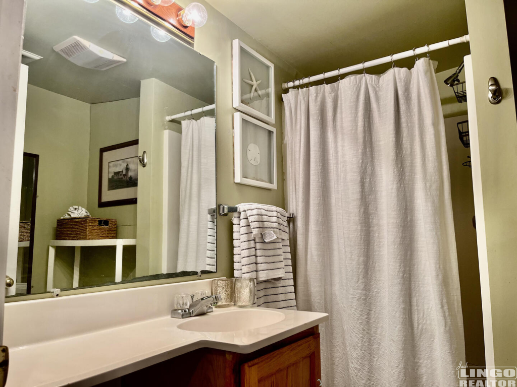 69+sussex+rear+cottage+bath 69 SUSSEX STREET  Rental Property