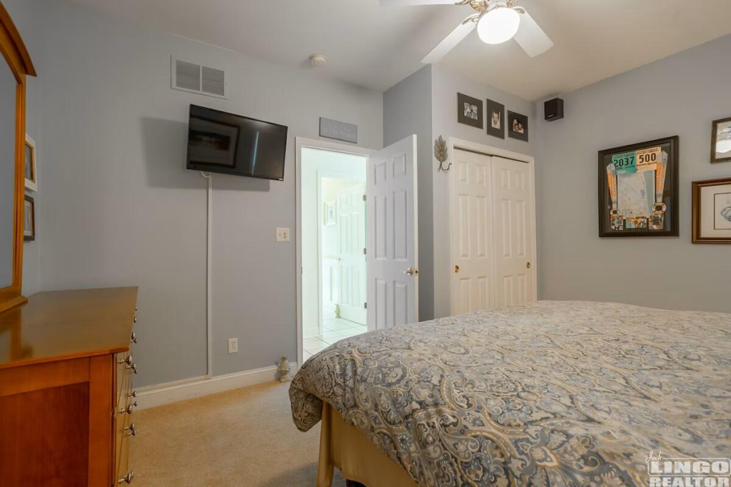 42 16 COLLINS AVENUE Rental Property 42 16 COLLINS AVENUE Rental Property