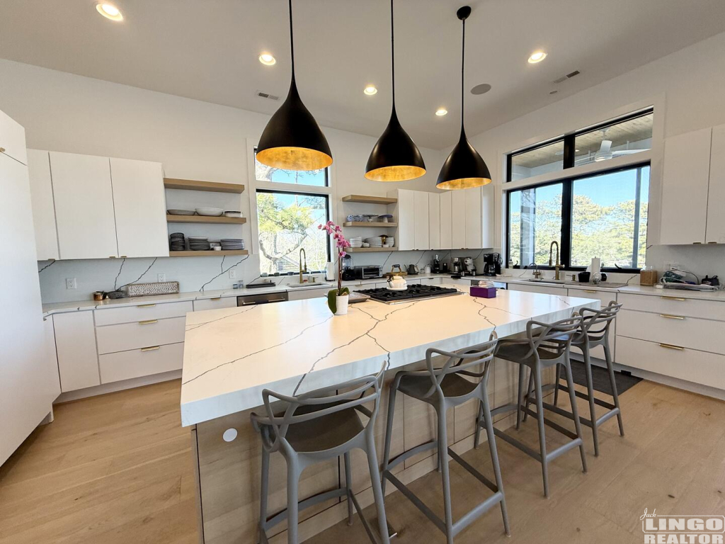 IMG_2565 20310 SILVER LAKE DRIVE Rental Property