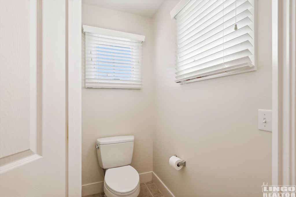 upper+level-water+closet-_dsc9737 624 TINGLE AVENUE  Rental Property