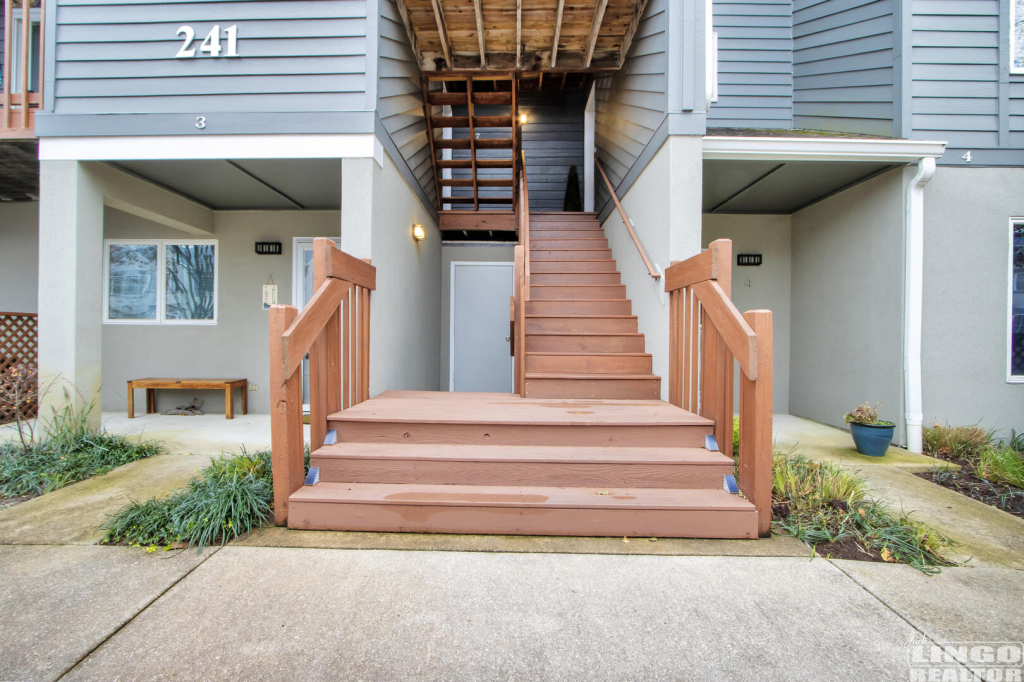 img_7885_737 241 AMERICAN EAGLE WAY #12 Rental Property