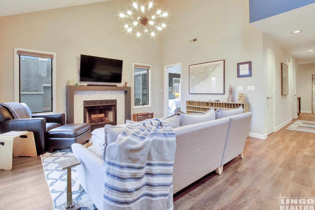 img_7933_563 241 AMERICAN EAGLE WAY #12 Rental Property