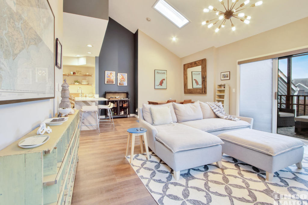 img_7951_464 241 AMERICAN EAGLE WAY #12 Rental Property