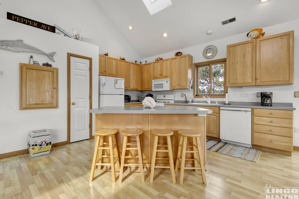 035_img_6945_938 23 PEPPER AVENUE Rental Property