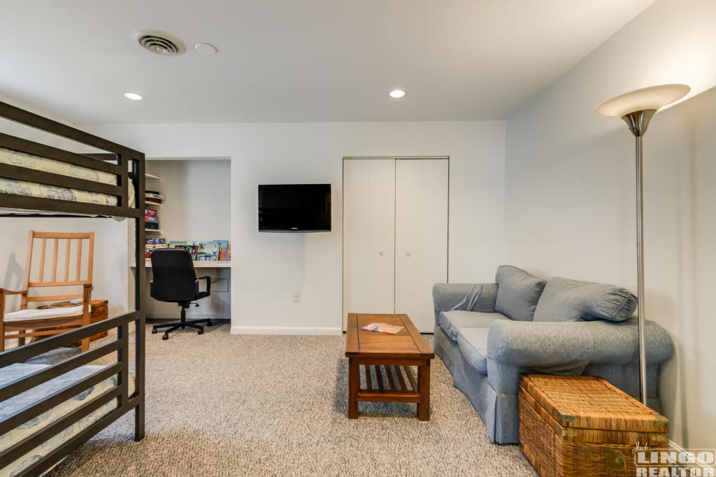 025_img_3631_864 17 COLUMBIA AVENUE Rental Property