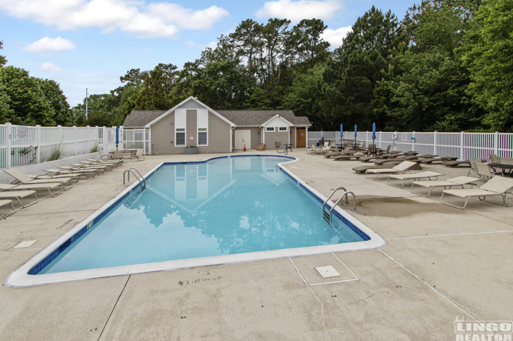 img_6483_679 1422 PEBBLE DRIVE Rental Property
