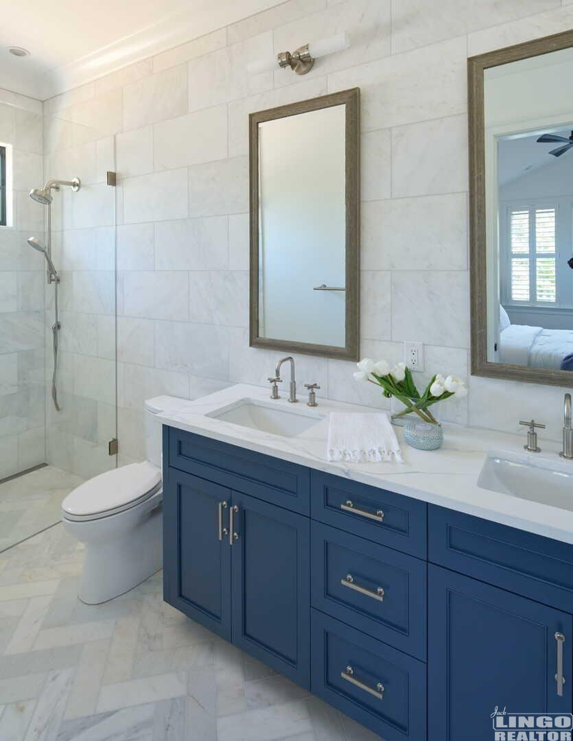 207+Norfolk+2nd+floor+ensuite+bath 207 NORFOLK STREET Rental Property