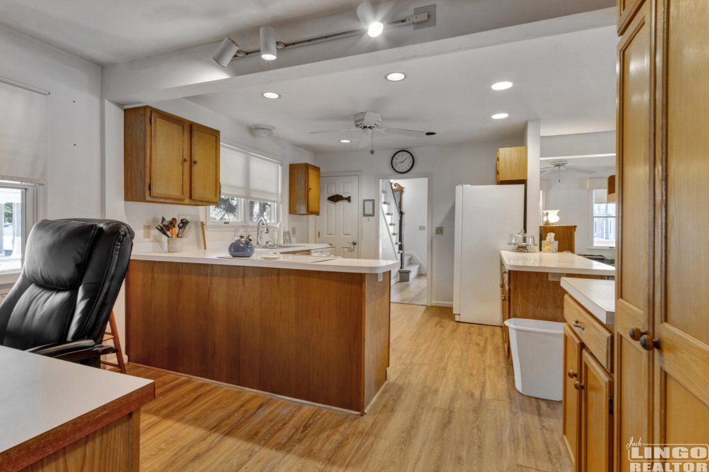 img_3423_40 207 BAYARD AVENUE Rental Property