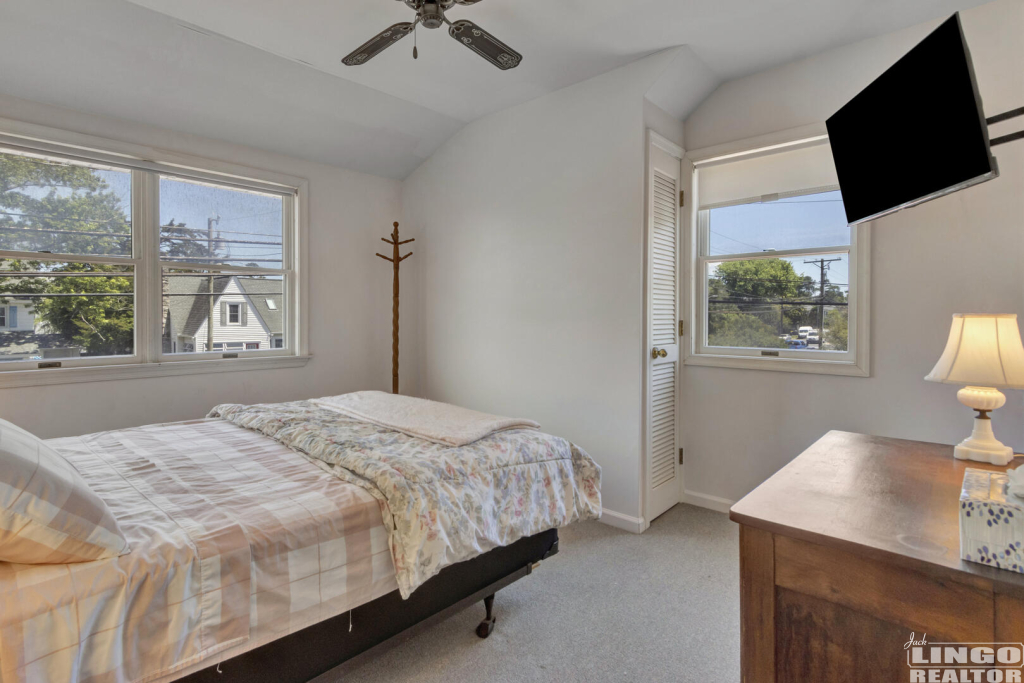 img_3504_777 207 BAYARD AVENUE Rental Property