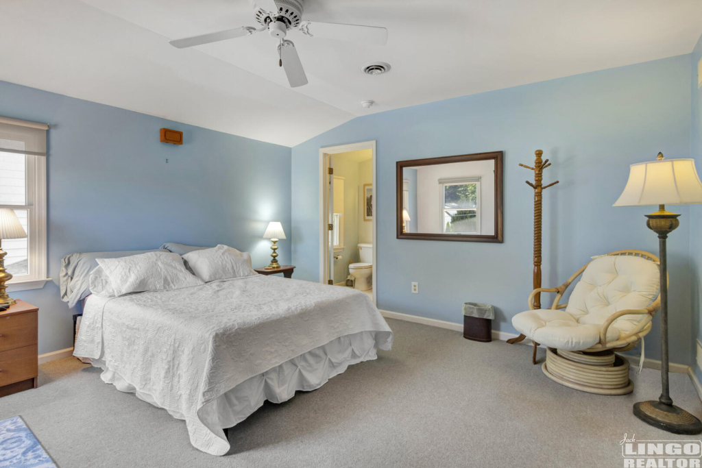 img_3513_287 207 BAYARD AVENUE Rental Property