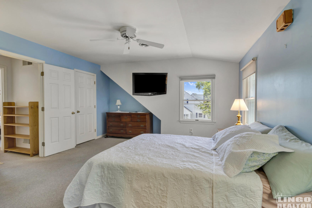 img_3516_715 207 BAYARD AVENUE Rental Property