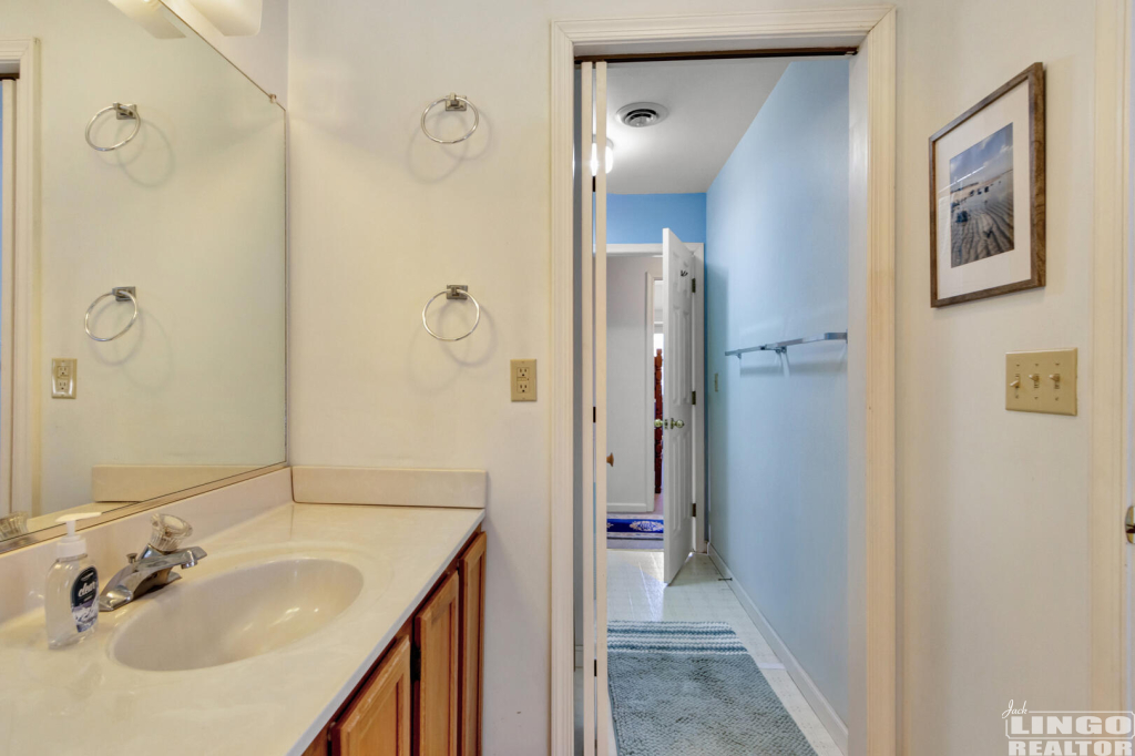 img_3522_922 207 BAYARD AVENUE Rental Property