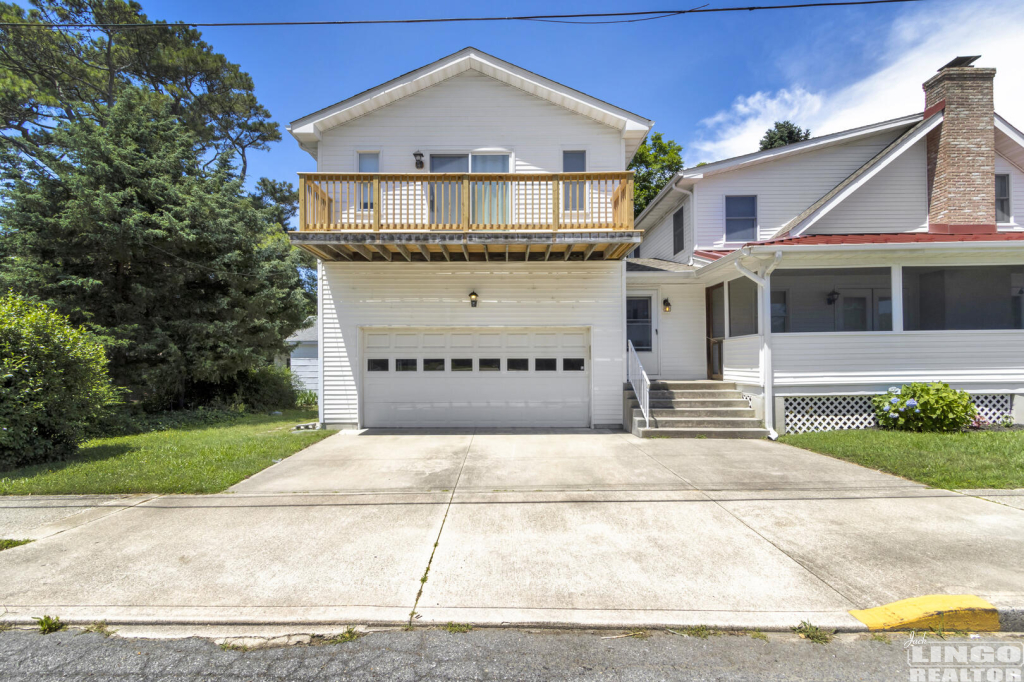 img_3540_941 207 BAYARD AVENUE Rental Property