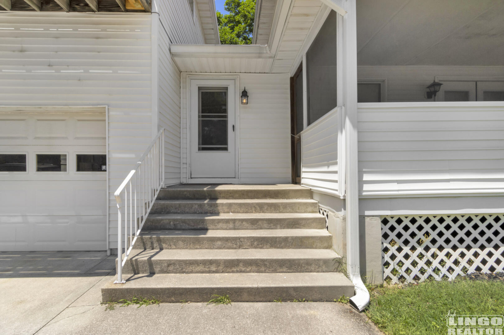 img_3543_24 207 BAYARD AVENUE Rental Property