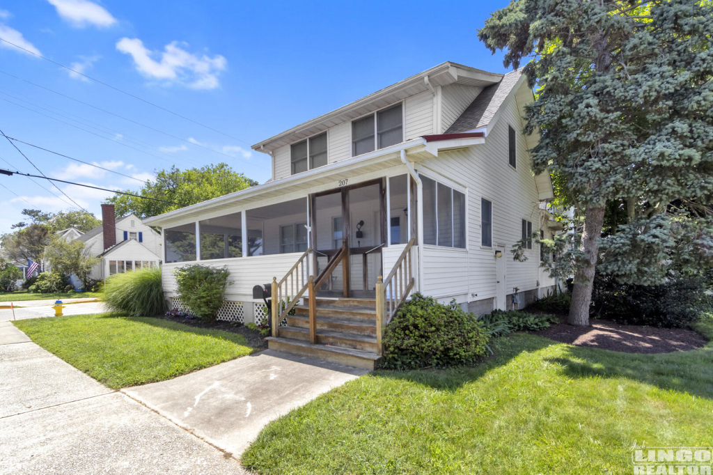 img_3549_724 207 BAYARD AVENUE Rental Property