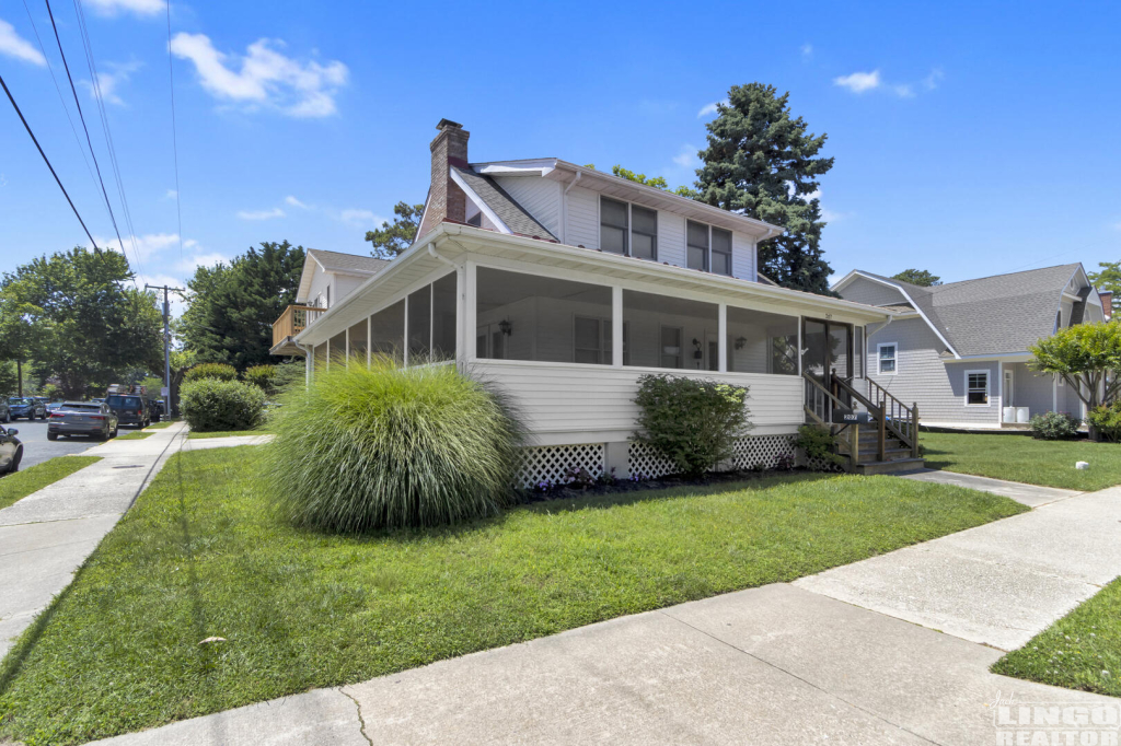 img_3552_847 207 BAYARD AVENUE Rental Property