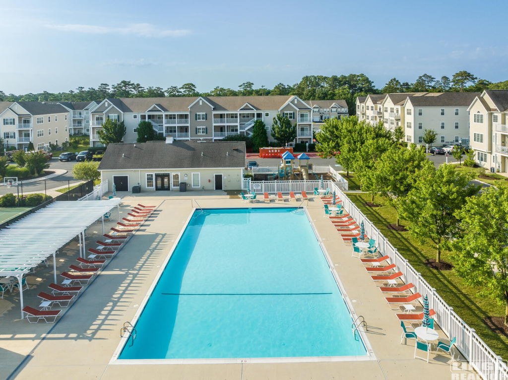 dji_0443_72+(1) 19688 CHELMER DRIVE #17 Rental Property