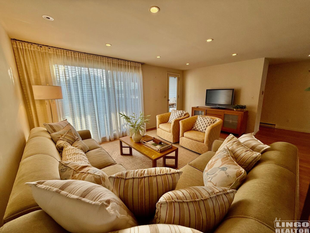 IMG_1865 7 SNUG HARBOR  Rental Property