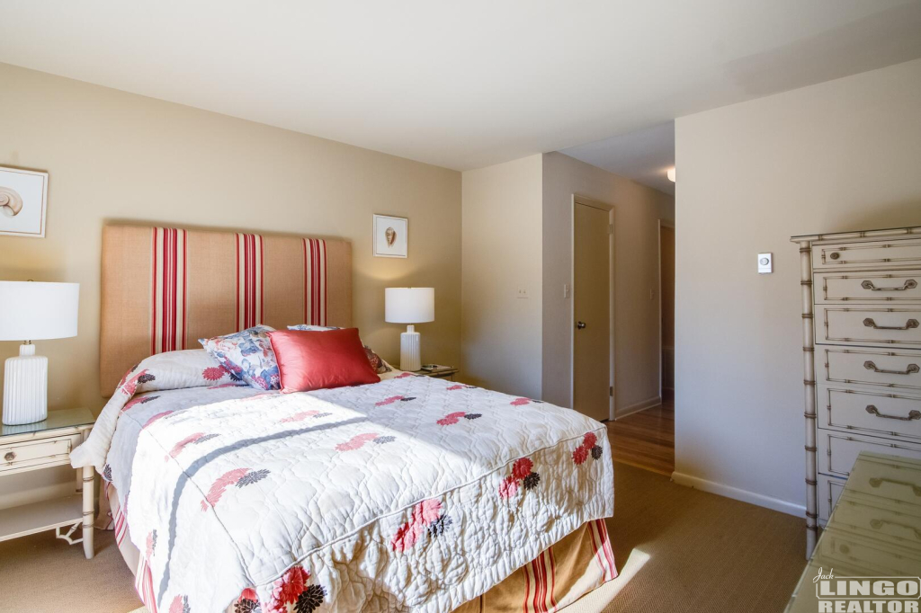 img_0526+(1) 7 SNUG HARBOR  Rental Property