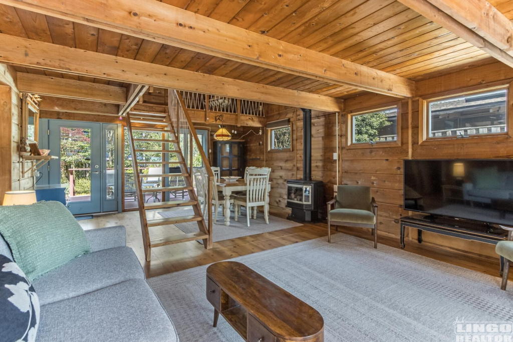 img_4919+(1) 111 CAROLINA STREET Rental Property