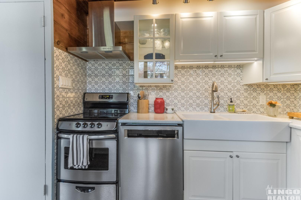 img_4943+(1) 111 CAROLINA STREET Rental Property