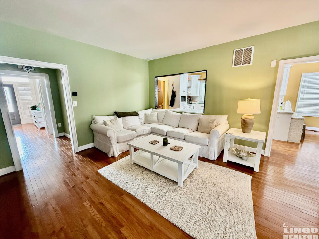 IMG_1985 15 GLADE CIRCLE EAST Rental Property IMG_1985 15 GLADE CIRCLE EAST Rental Property