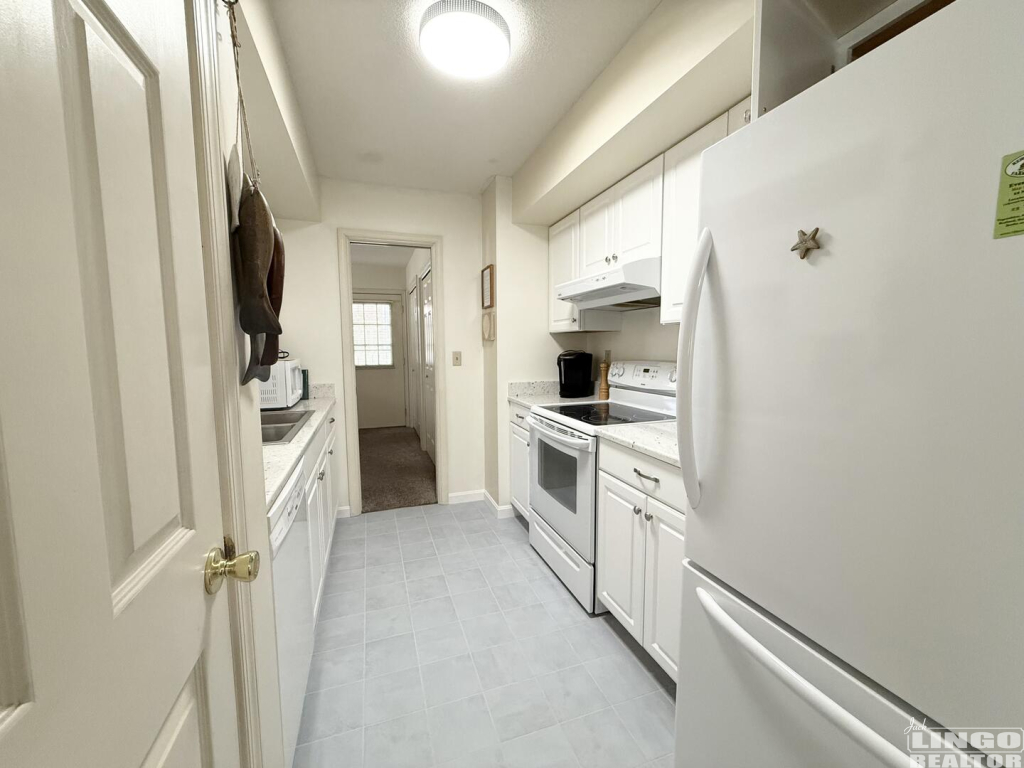 IMG_3002 404 KING CHARLES AVENUE #4  Rental Property