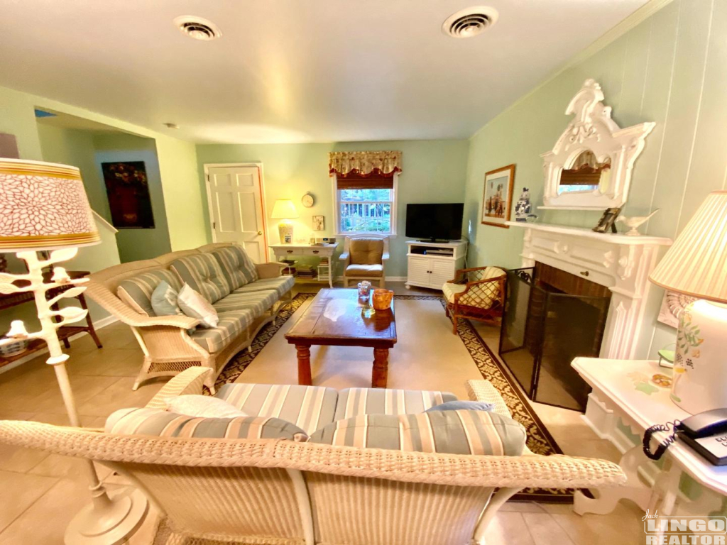 72lr2 72 COLUMBIA AVENUE Rental Property