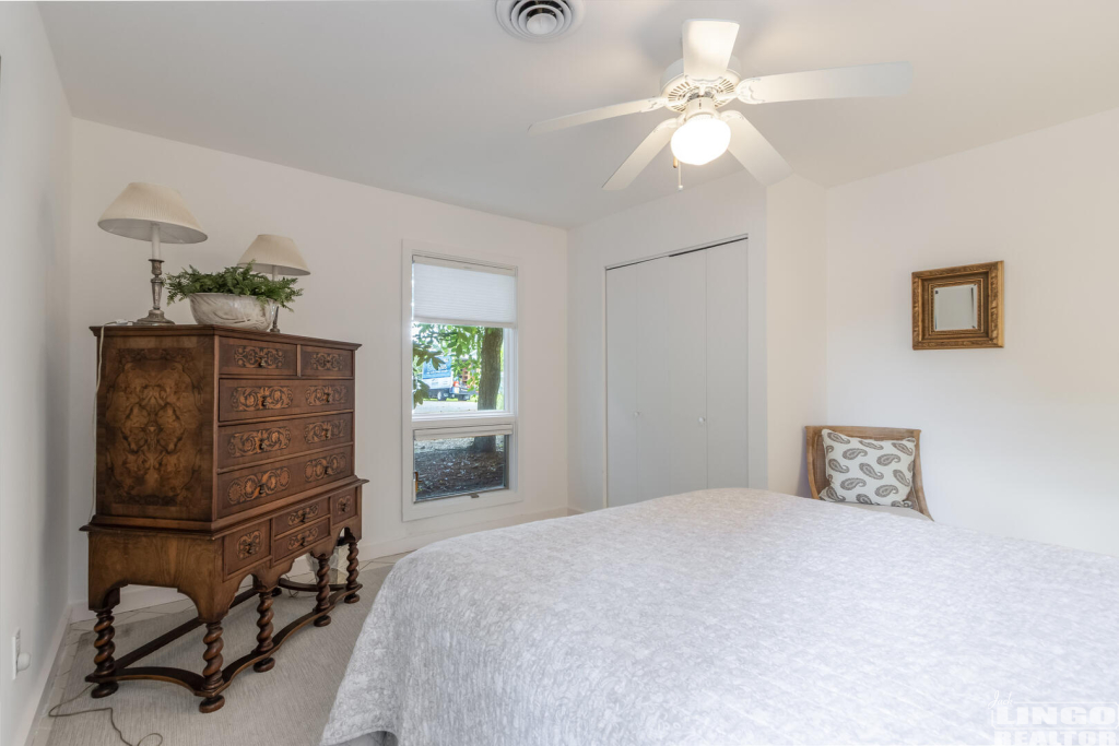 046_img_6723_605 47 HOLLY ROAD  Rental Property