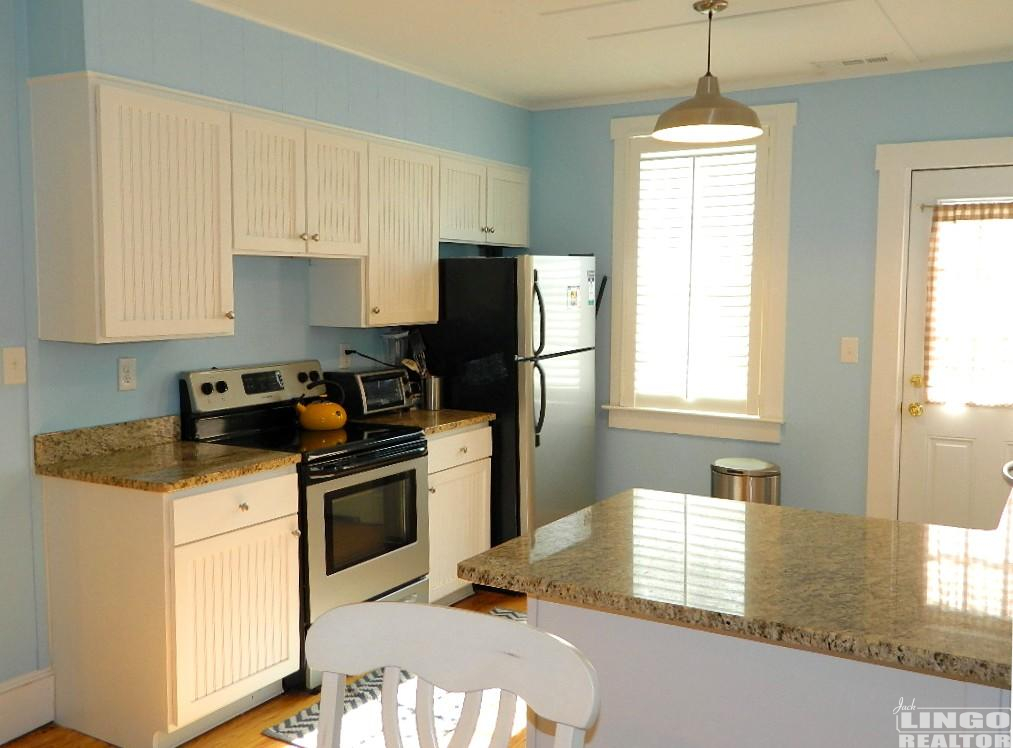 Laurel_204_kitchen1 204 LAUREL STREET   Rental Property