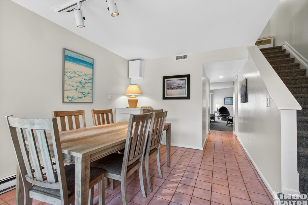002_img_4496_925 206 MARINERS COURT  Rental Property