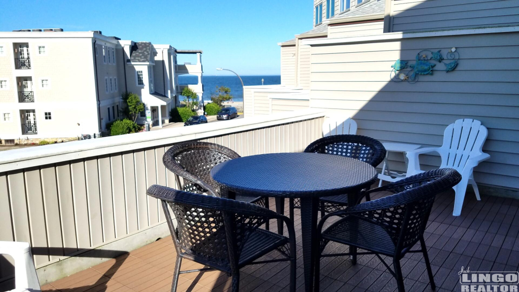 213deck1 213 MARINERS COURT  Rental Property