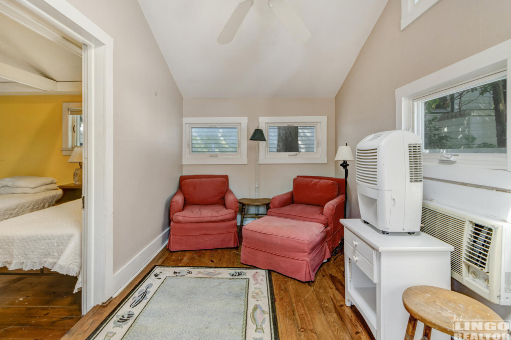 042_img_9498_736 3 OAK AVENUE  Rental Property