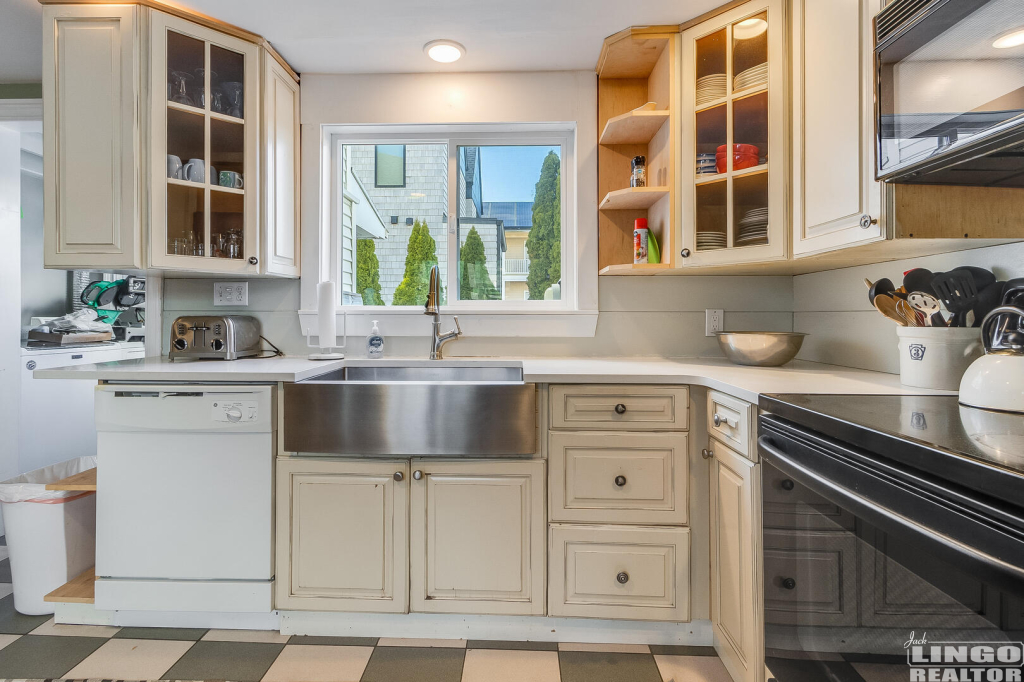 img_3452_569 3 OLIVE AVENUE  Rental Property