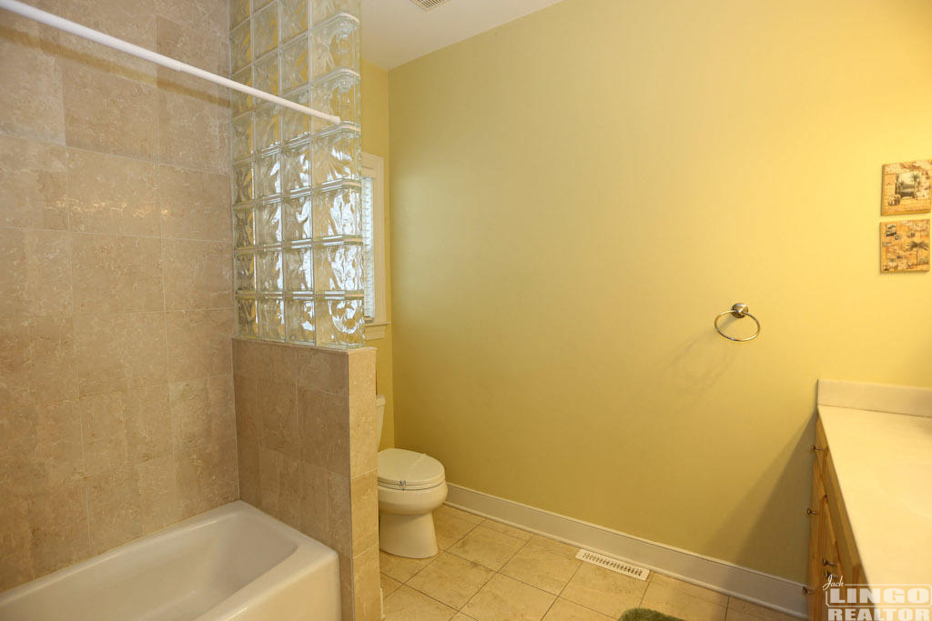 118dbath3 118D PHILADELPHIA STREET  Rental Property