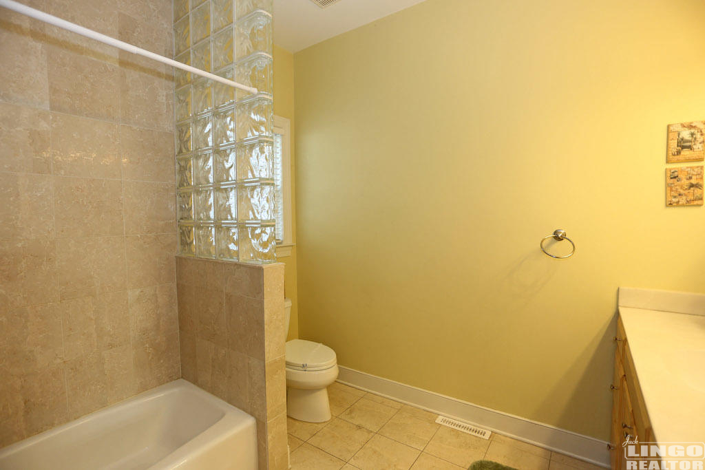 118dbath3 118D PHILADELPHIA STREET  Rental Property