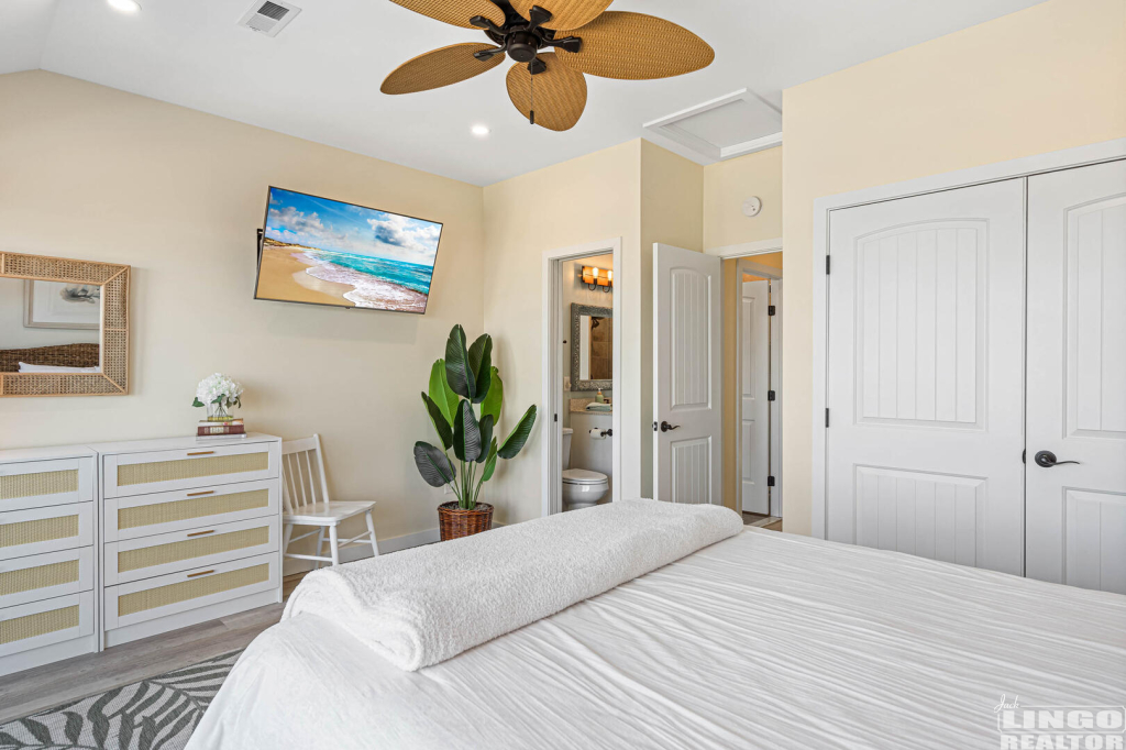 33+seastrandd-24 2 SEA STRAND COURT #33 Rental Property