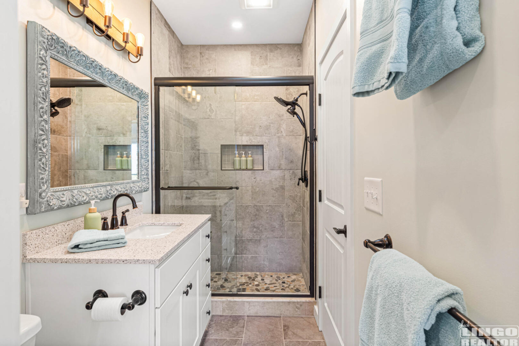 33+seastrandd-25 2 SEA STRAND COURT #33 Rental Property