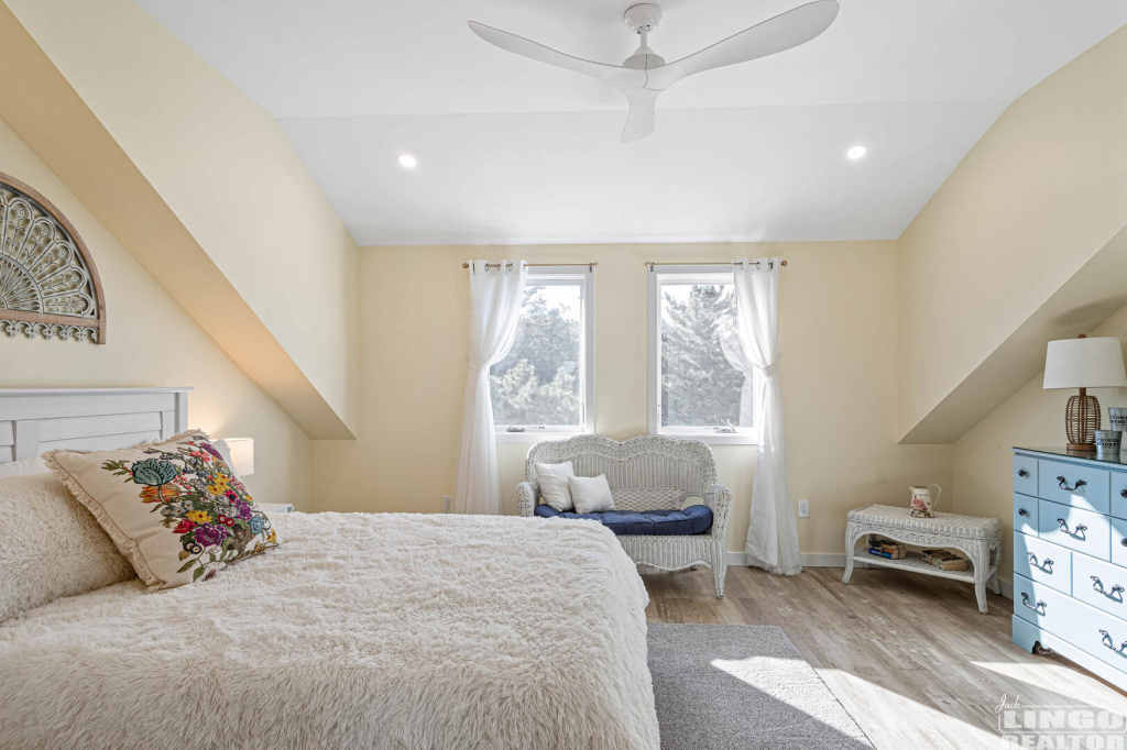 33+seastrandd-26 2 SEA STRAND COURT #33 Rental Property